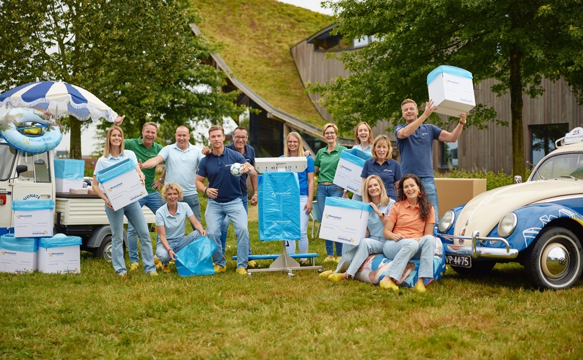 Teamfoto blij v2
